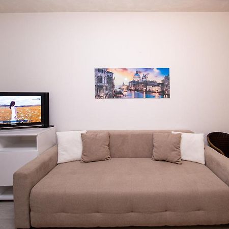 Apartment Studio Premier Рафаиловичи Экстерьер фото