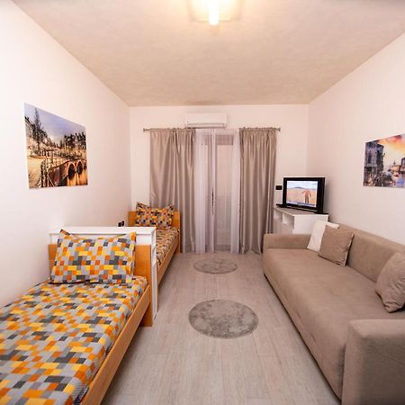 Apartment Studio Premier Рафаиловичи Экстерьер фото
