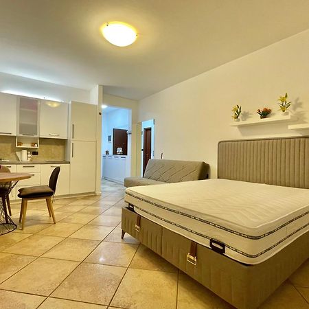 Apartment Studio Premier Рафаиловичи Экстерьер фото