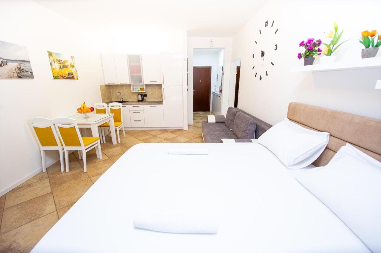 Apartment Studio Premier Рафаиловичи Экстерьер фото
