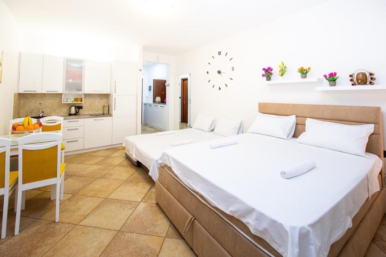 Apartment Studio Premier Рафаиловичи Экстерьер фото