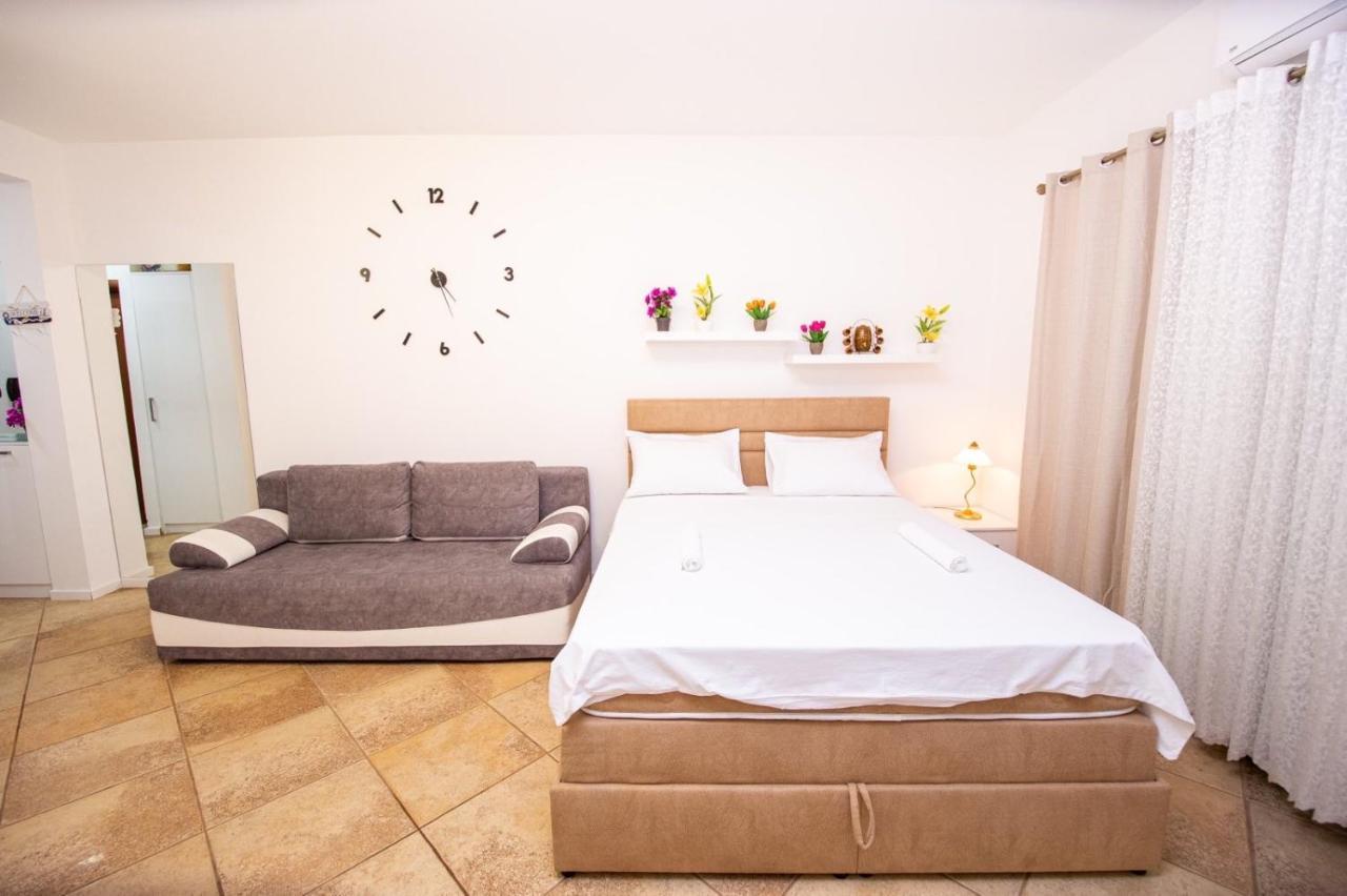 Apartment Studio Premier Рафаиловичи Экстерьер фото
