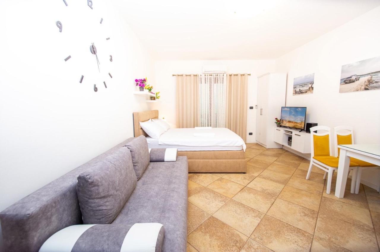 Apartment Studio Premier Рафаиловичи Экстерьер фото