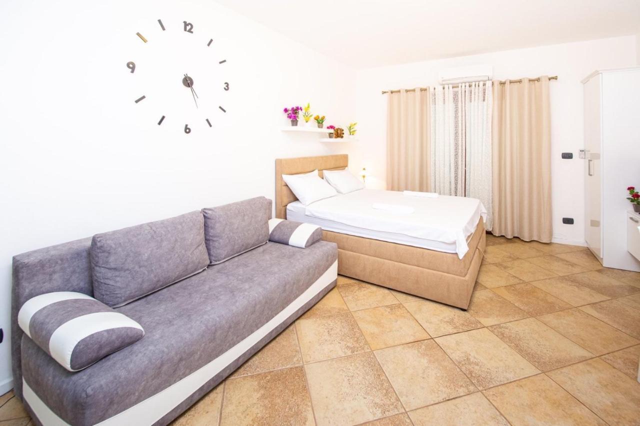 Apartment Studio Premier Рафаиловичи Экстерьер фото