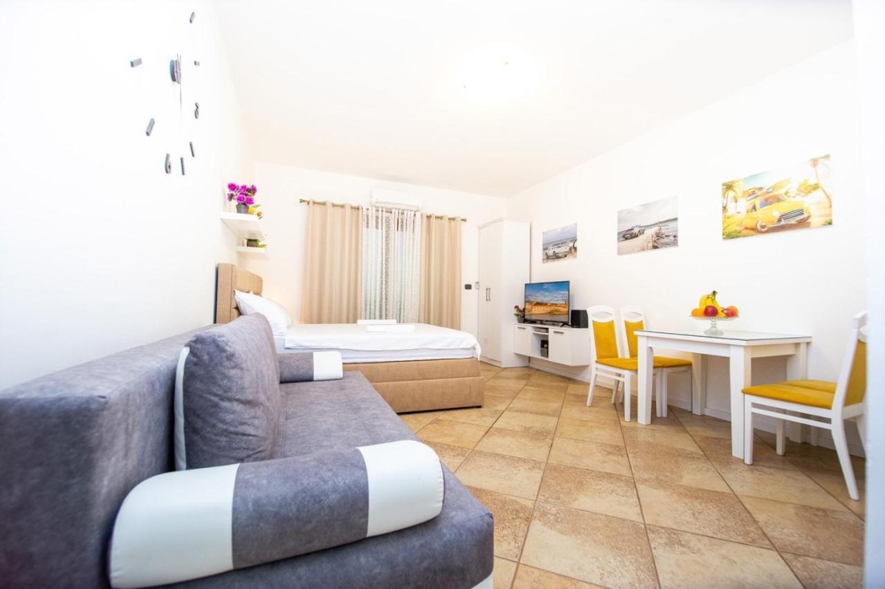 Apartment Studio Premier Рафаиловичи Экстерьер фото