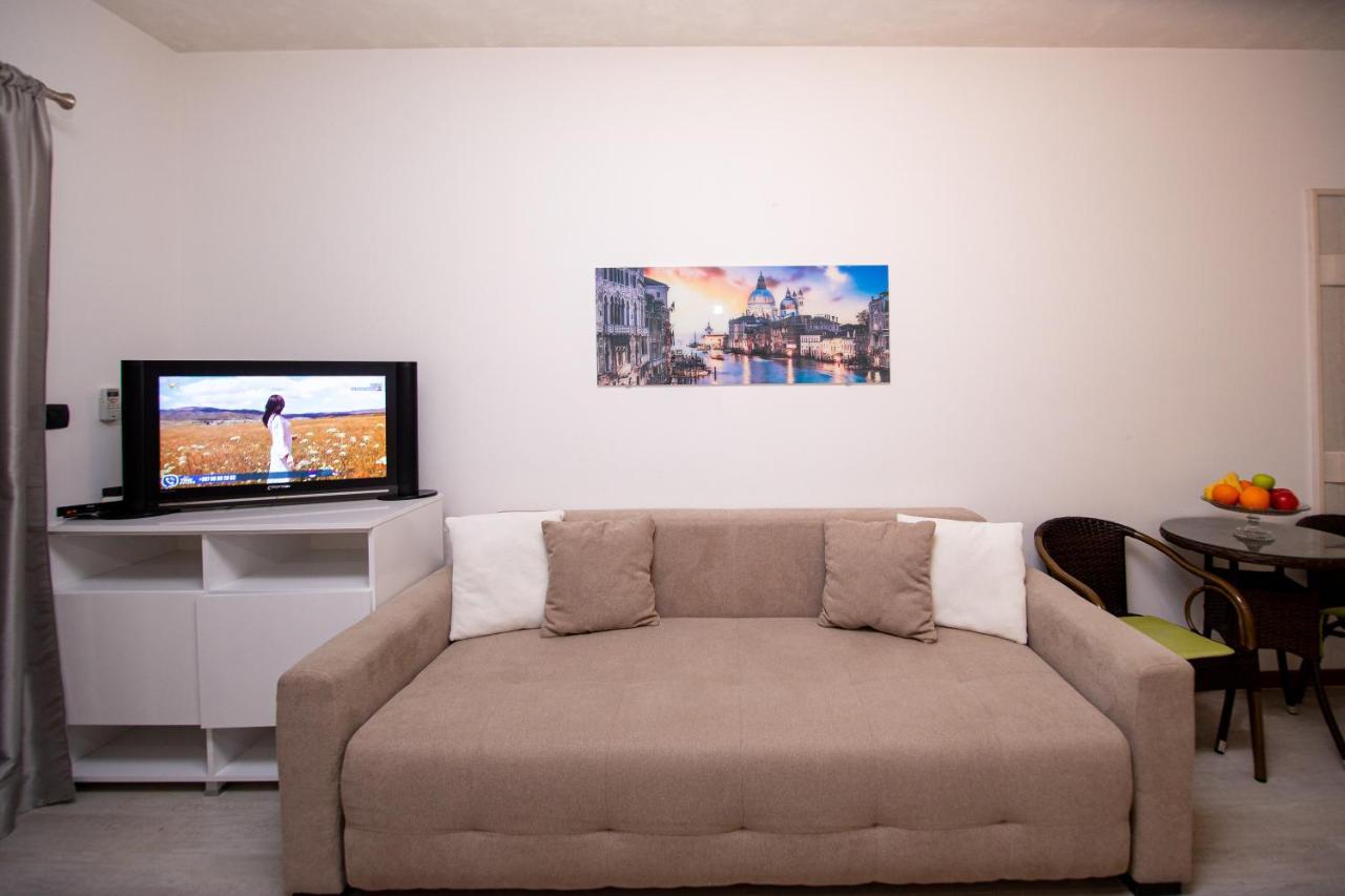 Apartment Studio Premier Рафаиловичи Экстерьер фото