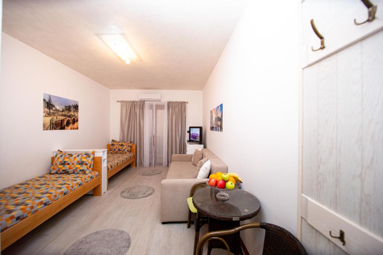 Apartment Studio Premier Рафаиловичи Экстерьер фото
